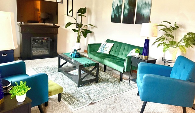 HILLSIDE CHARMER 4-bedroom, 2-bathroom house in delightful South Charleston.