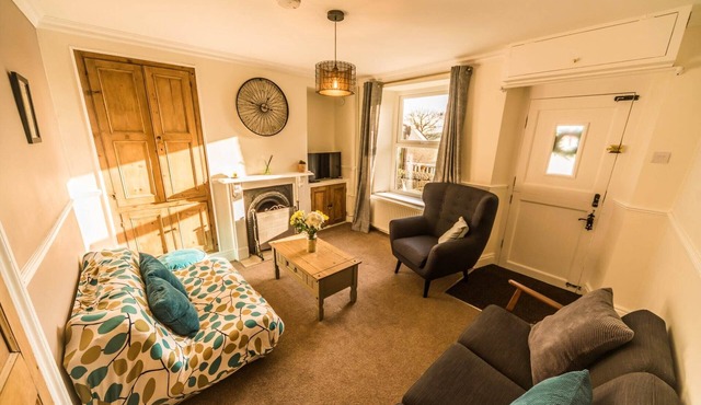 Hillside cottage in Matlock, No Deposit