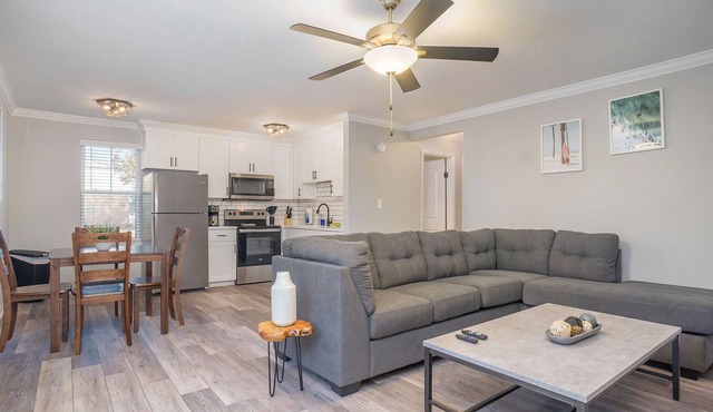 Hillside Cove - Helm Suite
