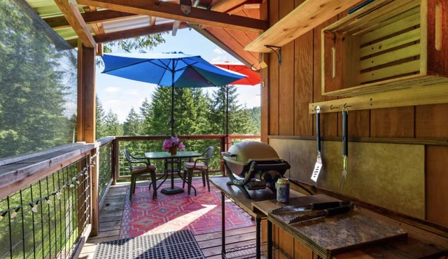 Hillside Deck Cottages - Rustic Pnw Retreat 2 Bedroom Cottage