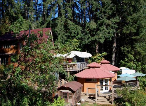 Hillside Deck Cottages - Rustic PNW Retreat cottage