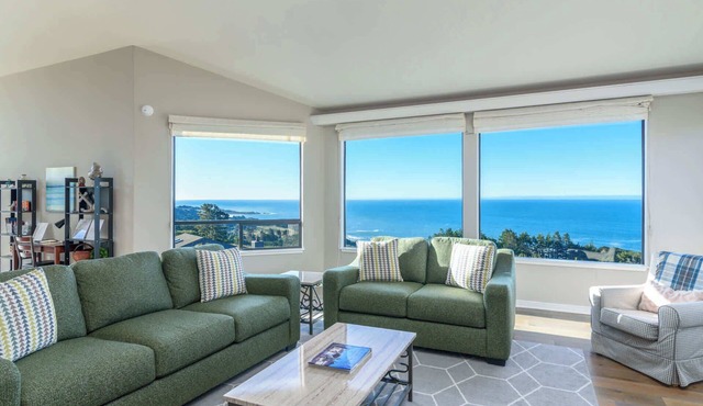 Hillside Family Home for 10 With Panoramic Ocean Views!