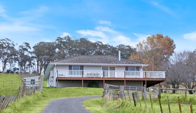 Hillside Farm – Rural getaway on 100 acres of sweeping farmland