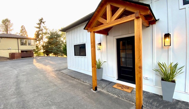 Hillside Guesthouse Retreat close to Salem & Albany