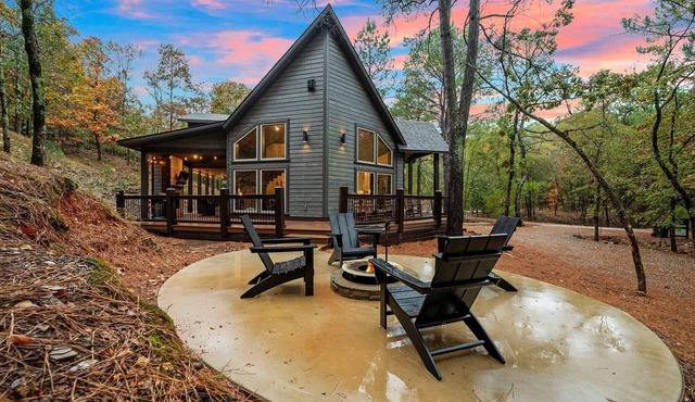 Hillside Harmony - hot tub, luxury shower room, patio Pine Lake Broken Bow
