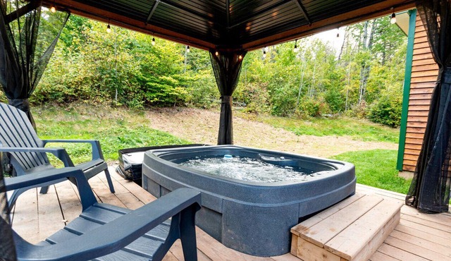 Hillside Haven 1 Bedroom with Hot Tub