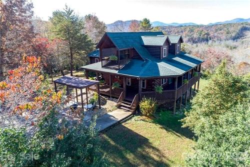 Hillside Haven Cabin - Amazing Views with Hot Tub, Rutherfordton, NC