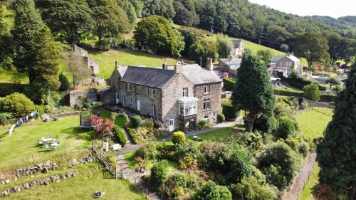 Hillside Haven, panoramic views Nr Bakewell