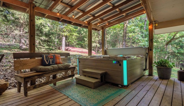Hillside Haven secluded vintage cabin with hot tub