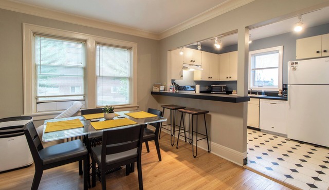 Hillside Haven w/Private Garage & Grill