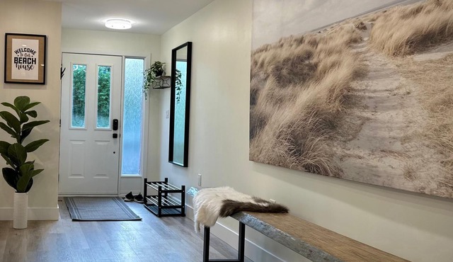 Hillside Hideaway - Up By The Ravine w/5 Minute Walk to Little Beach
