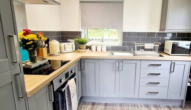 Hillside Hideaway Chalet With Swimming Pool, Play Area, Fishing Lake