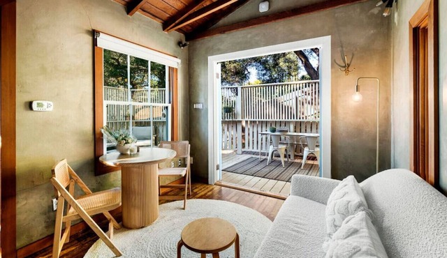 Hillside Hideaway Guest House in Topanga Canyon