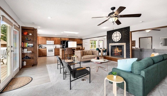 Hillside Hideaway - Lake Access