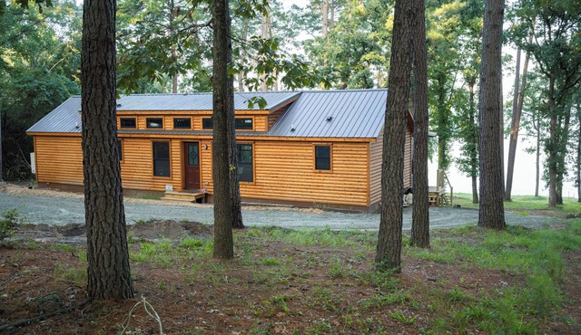 Hillside Hideaway - Lakefront Cabin