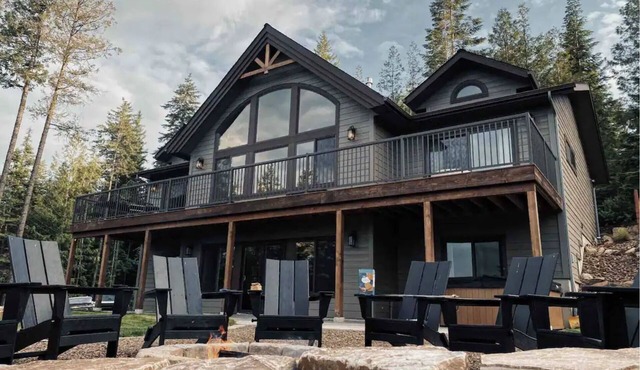 Hillside Hideaway Near the Lake