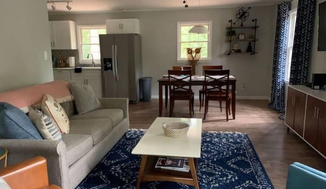 Hillside Hideaway -Private- .8 to Covington square