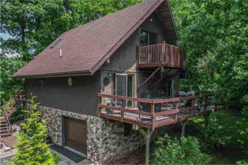 Hillside Hideaway