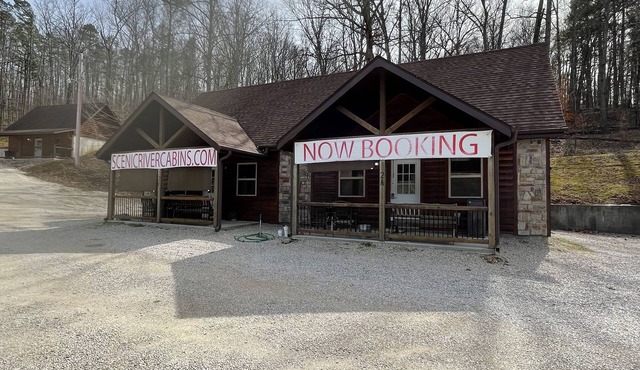 Hillside Hideaway West just 1/2 mile from Current River!