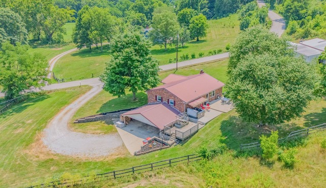 Hillside Hideout With Scenic Bluegrass Hot Tub Views!