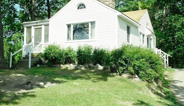 Hillside Historic Cottage