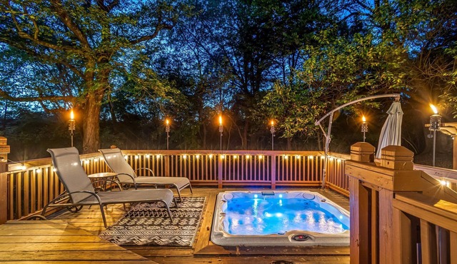 Hillside Hot Tub Hideaway! King Bed/Fire Pit