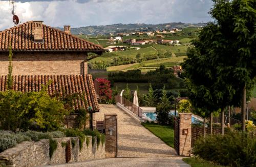 Hillside In in Castagnole Lanze