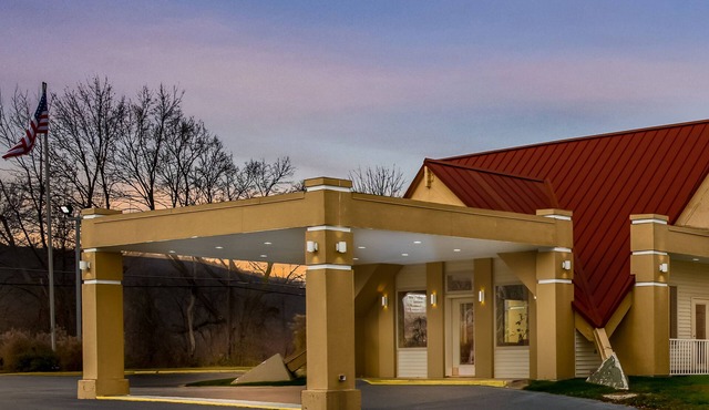 Hillside Inn & suites