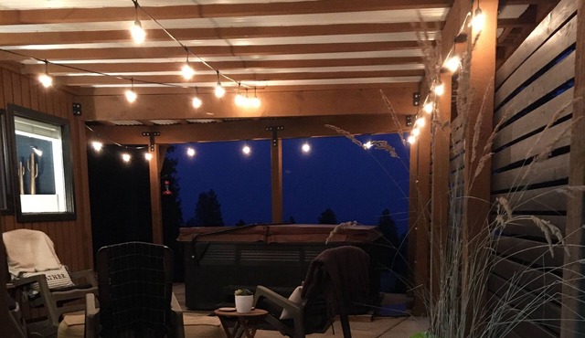 Hillside Lake View Getaway