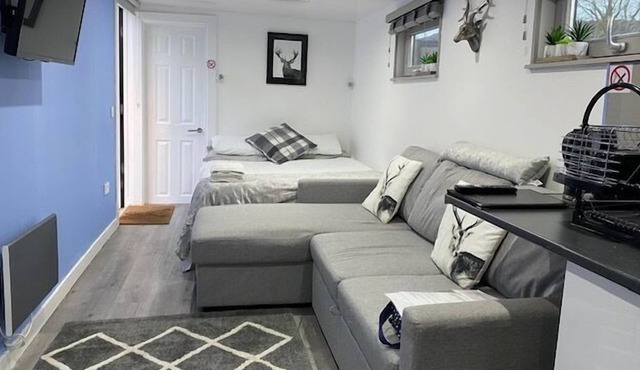 Hillside lodge, 5 minutes walk to town.