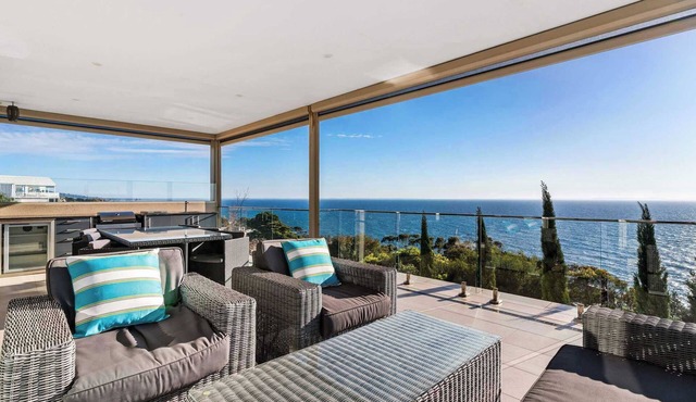 Hillside Luxe | Spa & Bay Views