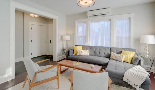 ♛Hillside Magnolia Retreat♛~ Downtown Location ~