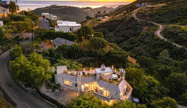 Hillside Malibu Retreat Pool + Hot Tub + Views | Le Petit Chateau du Jardin