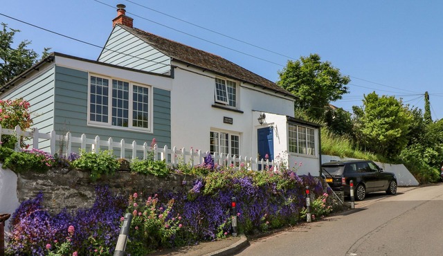 HILLSIDE, pet friendly, character holiday cottage in Crafthole