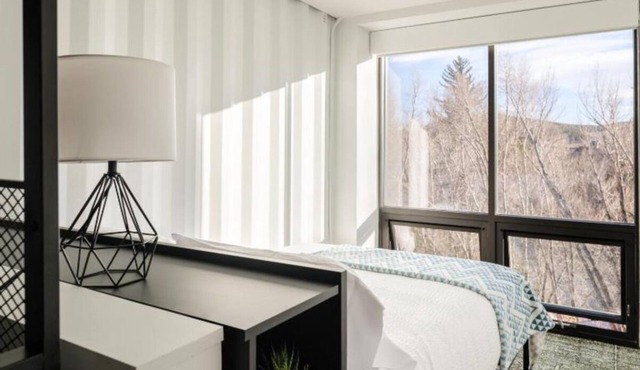 Hillside Retreat: Comfortable Room, Colorado Ski Trails! Free Parking
