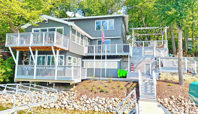 Hillside Retreat on Lake Sylvia