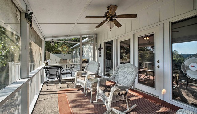 Hillside Rogers Cottage w/ Beaver Lake Views!