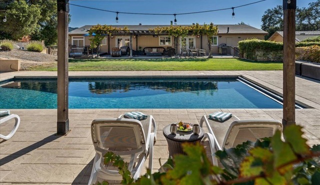 Hillside Views, Alexander Valley, pool, spa, fire pit, bbq for 10