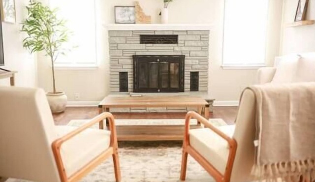 Hillside Villa-3 Bedroom House Near Downtown