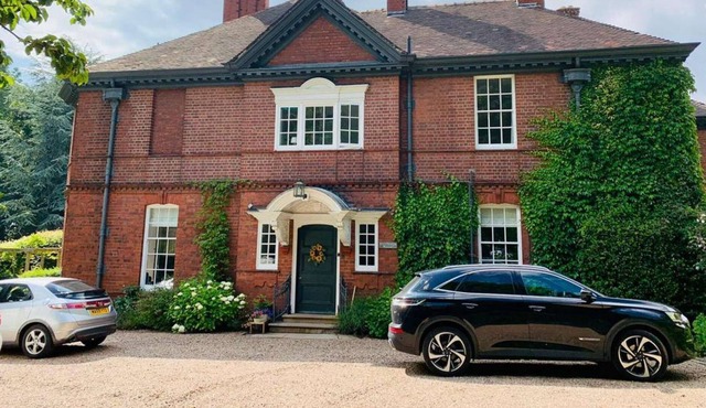 Hillthorpe Manor - Beautiful Country Manor with Hot Tub