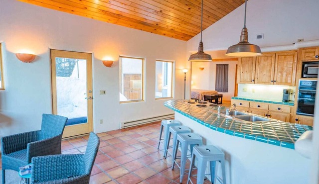 Hilltop Apartment at Windbreak