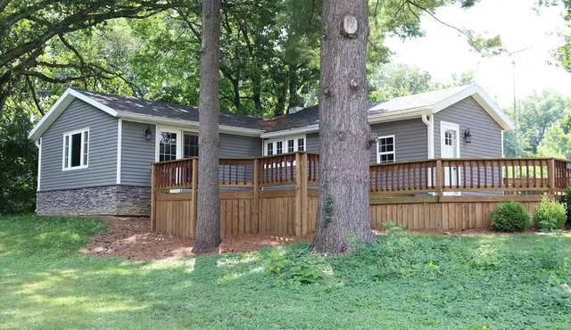 HILLTOP AT SHAWNEE - 3 Bedroom Home in the woods by Shawnee Lake