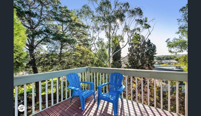 HILLTOP - Beautiful Family Retreat with a View