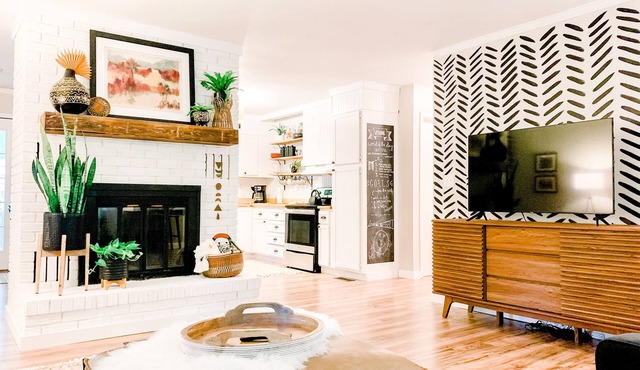 Hilltop Boho Bungalow close to Lake Blue Ridge and Downtown Blue Ridge