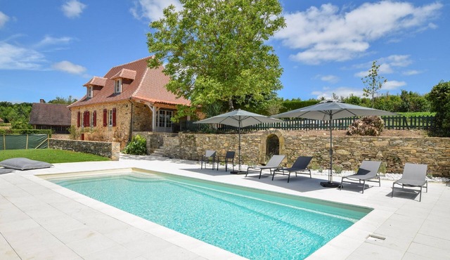 Hilltop Cottage with Pool