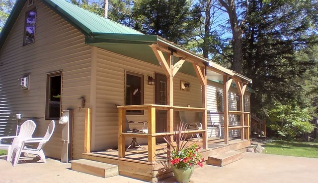 Hilltop cabin in the heart of it all