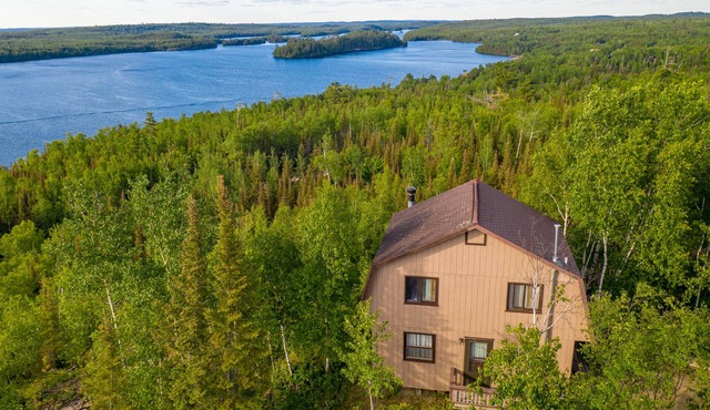 Hilltop Cabin – Scenic BWCA Lookout with Historic Charm & Resort Amenities