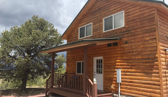 Hilltop Cabin with Sunning Views on 11 Acres