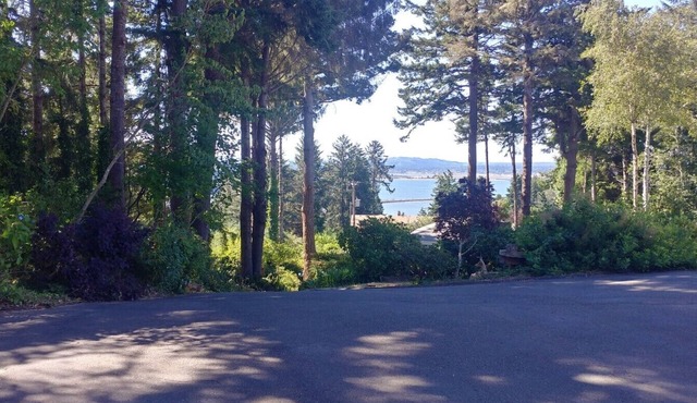 Hilltop cottage, beautiful views.10% discount on weekly & 20% on monthly stays.