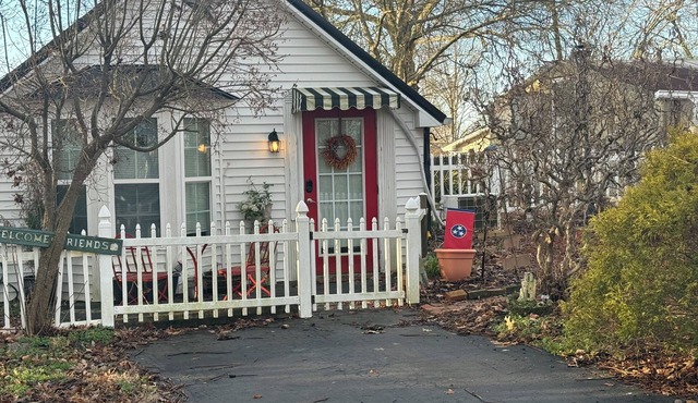 Hilltop Cottage Peaceful Escape Near Nashville Perfect for Couples & Pets